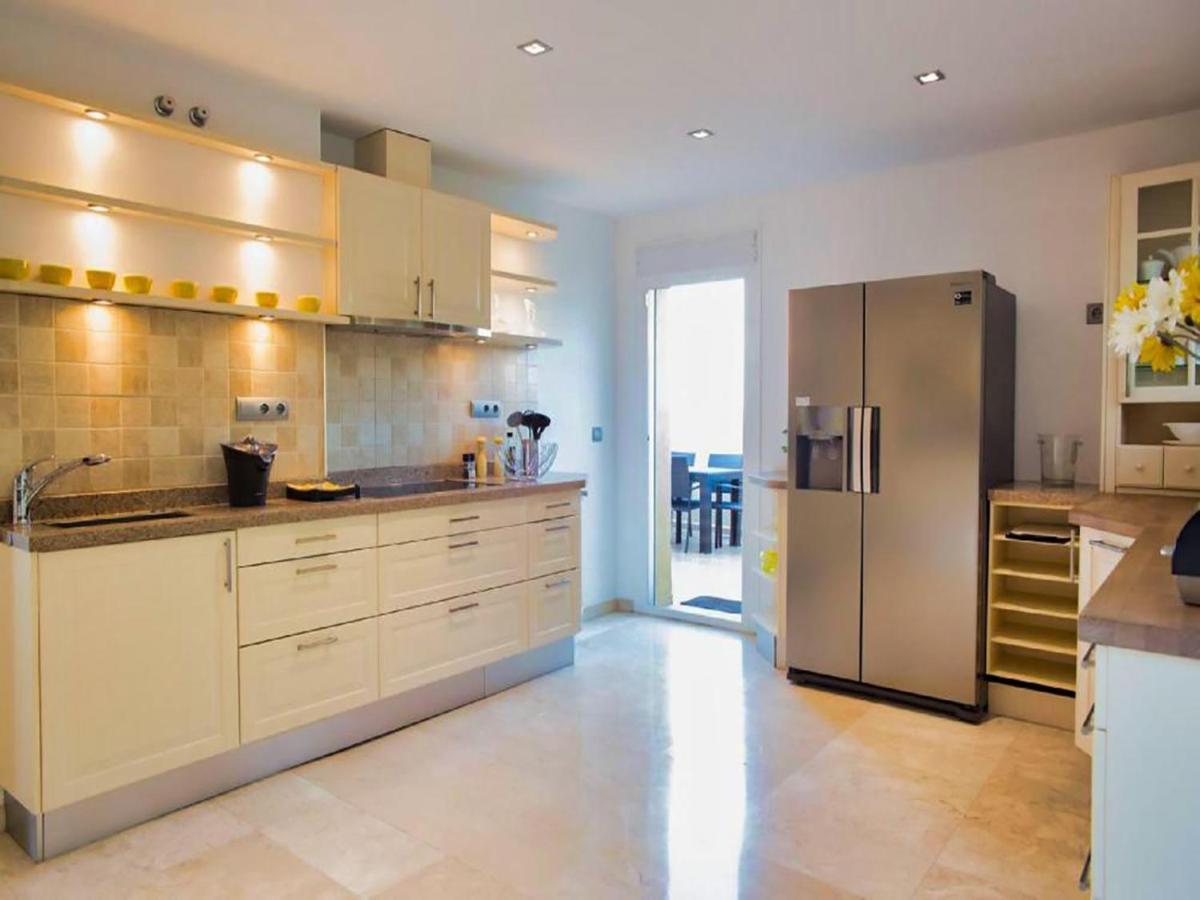 Beachfront Penthouse Marbella, Rio Real Playa Apartamento *