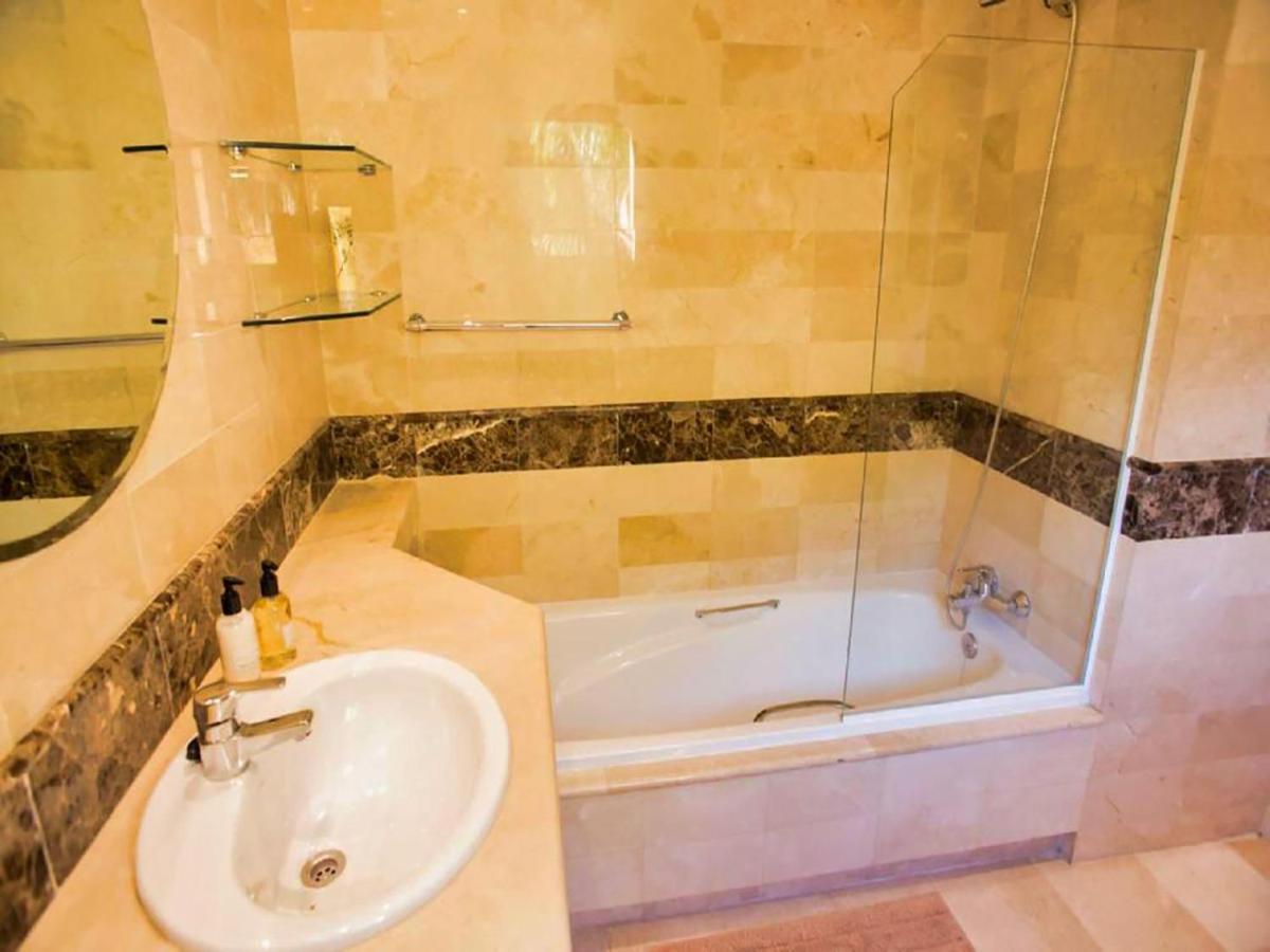 Beachfront Penthouse Marbella, Rio Real Playa *
